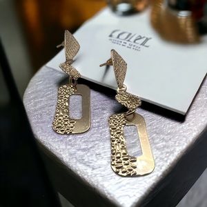 Aura Beautiful Gold Color Earrings